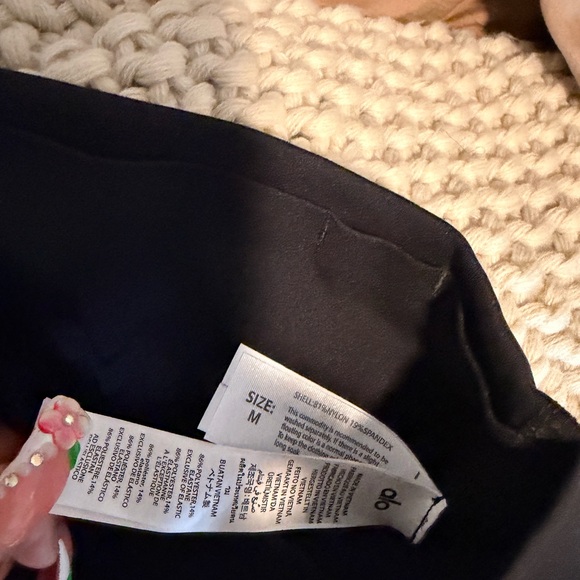 ALO Yoga Kids Dark Leggings - Picture 3 of 3